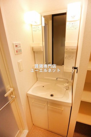 洗面設備　清潔感ある独立洗面台で毎日気持ちよく♪