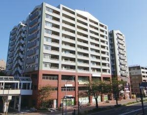 みなとみらい線 元町・中華街駅 バス乗車時間：15分 最寄りバス停で下車 徒歩1分 築19年