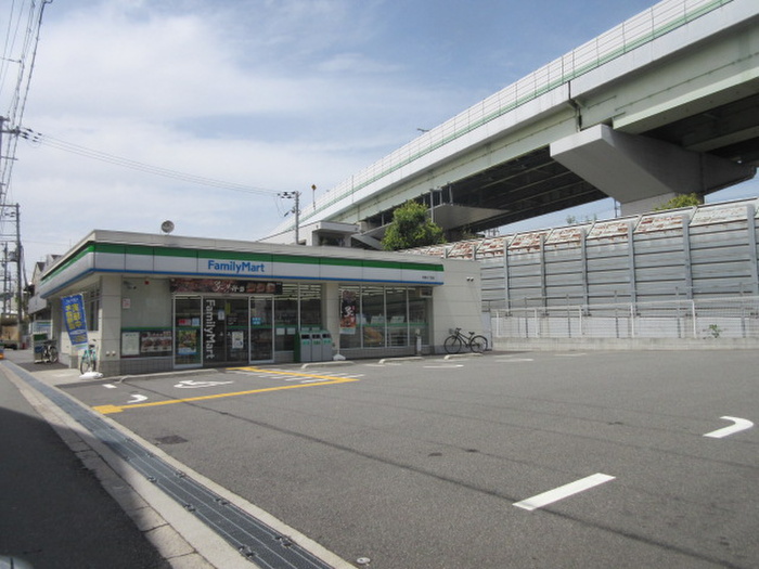 コンビニ　ファミリーマート（コンビニ）まで271m