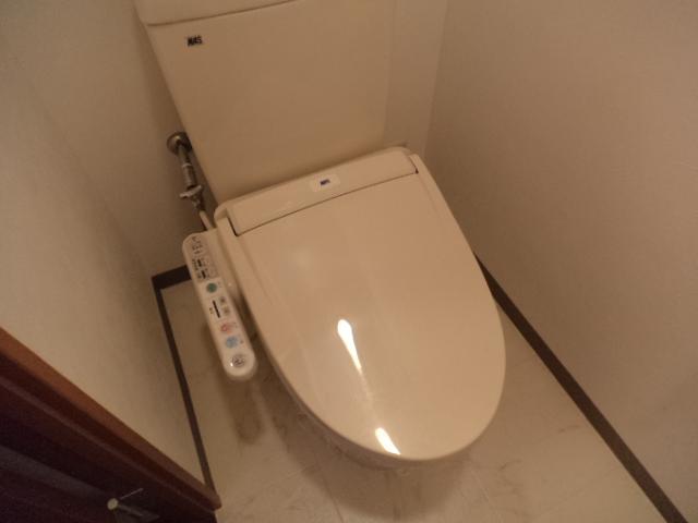 トイレ　温水洗浄便座