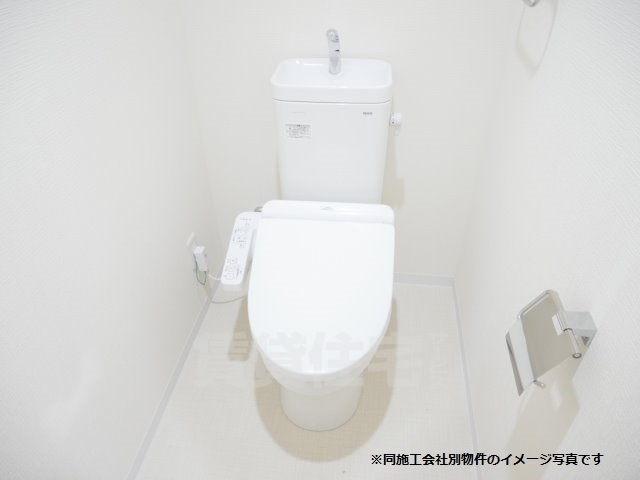 南海本線 七道駅 徒歩5分 6階建 築6年のトイレ写真