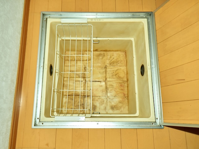 収納　キッチンの床下収納