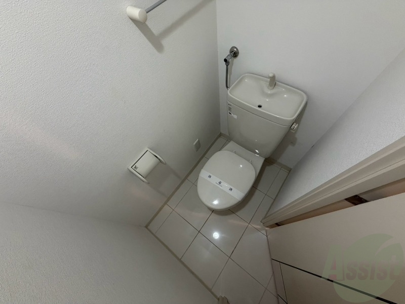 トイレ　こちらはトイレです。清潔感があり、安心して使用できます。