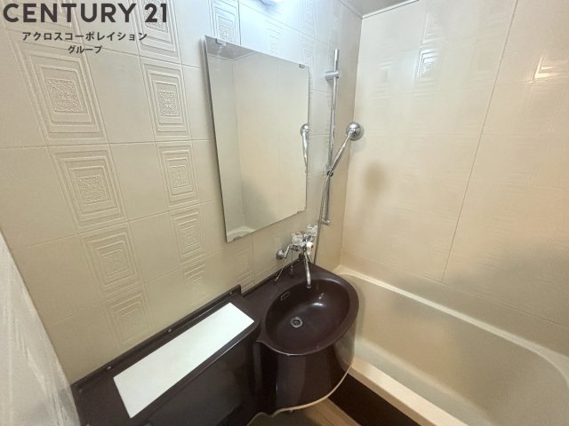 洗面設備　浴室内に洗面台付き！