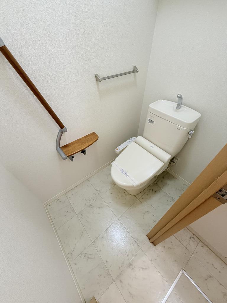 ＪＲ山陽本線 東福山駅 徒歩33分 2階建 築14年のトイレ写真