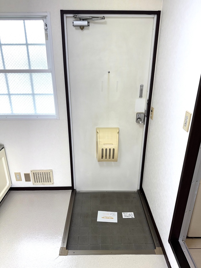 ヒルズアクレイムの玄関写真