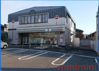 コンビニ　セブンイレブン摂津千里丘東1丁目店（コンビニ）まで530m