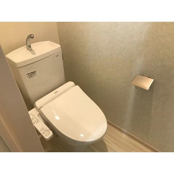 仙台市地下鉄東西線 卸町駅 徒歩10分 2階建 築6年のトイレ写真