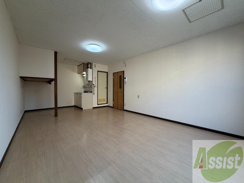 その他部屋・スペース　こちらのお部屋は光が差し込む、温かみのあるお部屋です。