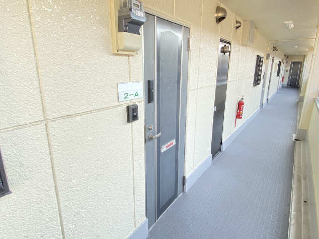 バーディー本町ハイツの玄関写真