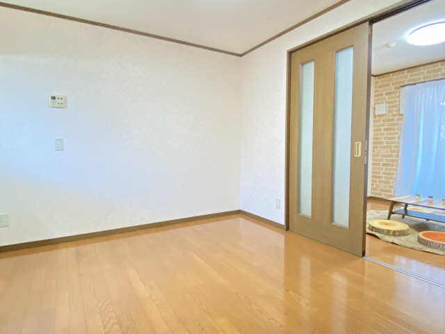 バーディー本町ハイツの居間写真