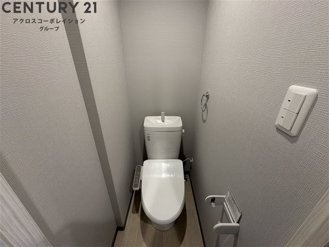 トイレ　温水洗浄便座付きのトイレです♪