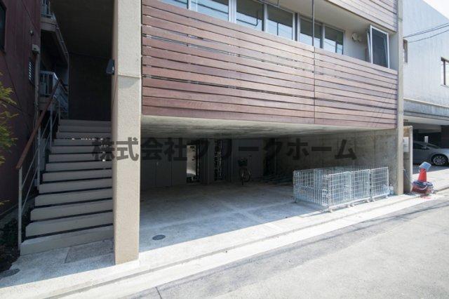 ＪＲ中央線 三鷹駅 徒歩5分 6階建 築13年の外観写真