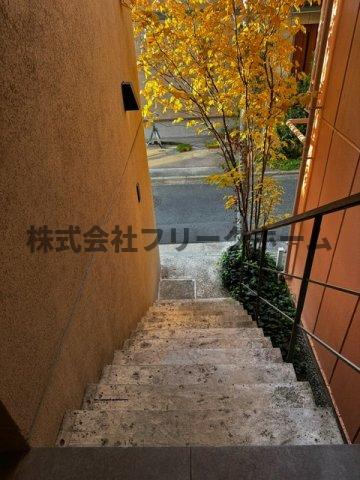 ＪＲ中央線 三鷹駅 徒歩5分 6階建 築13年の外観写真