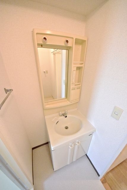洗面設備　別部屋参考写真です