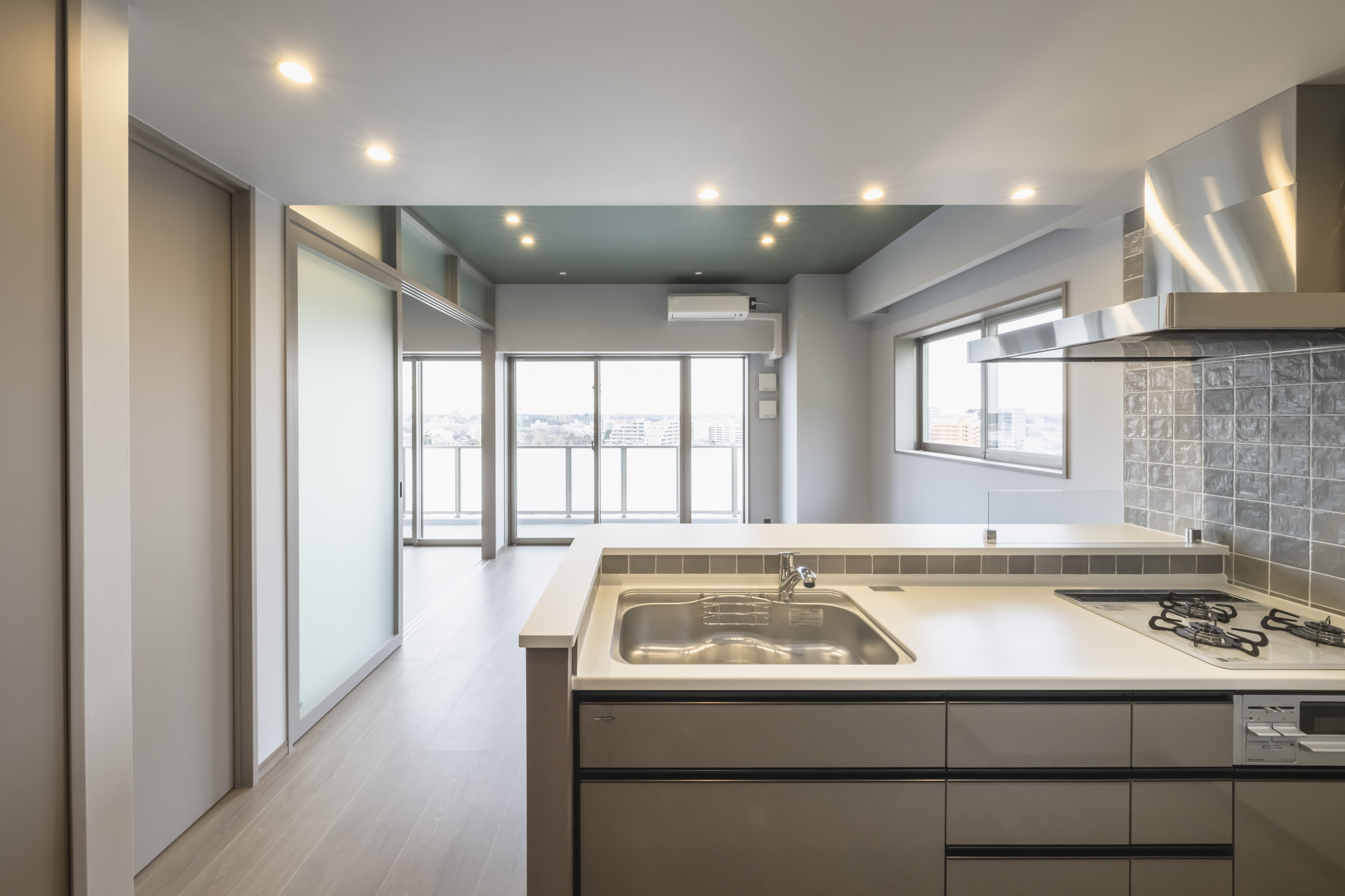THE TSUBAKIMORI Hotel&Residenceの居間写真