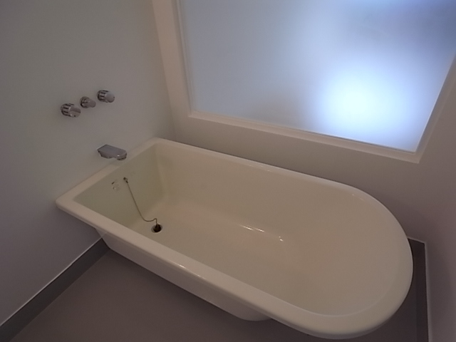 バス・シャワールーム　バストイレ同室ですが広めのなので使いやすいですよ