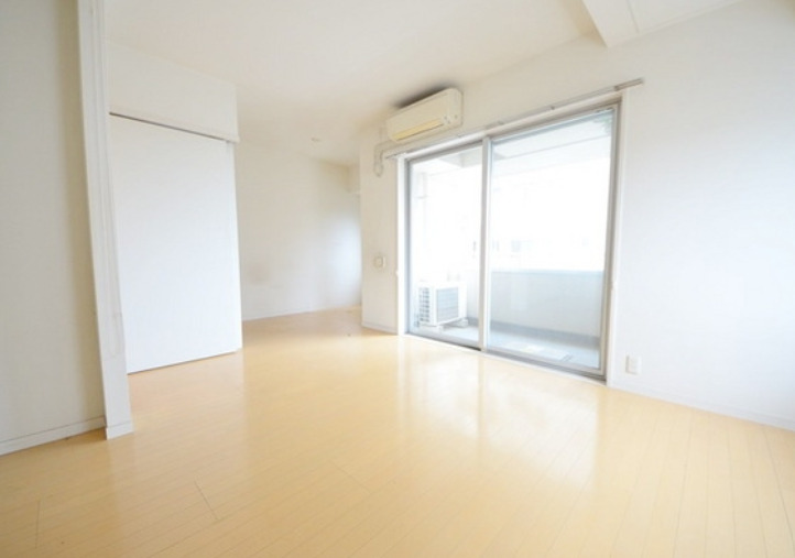 居室・リビング　別部屋の画像を使用しております。