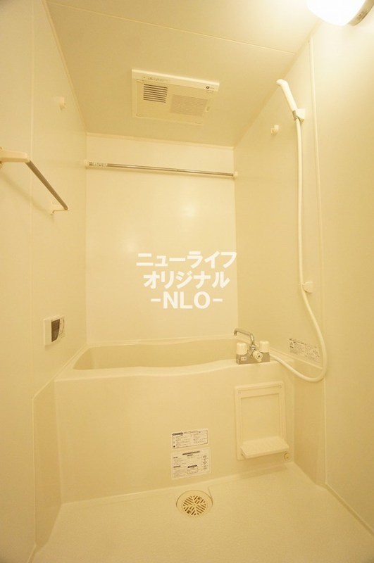 バス・シャワールーム　追焚機能はもちろん浴室乾燥機付きです。