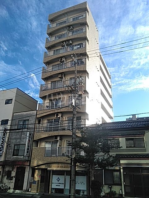 静岡市駿河区泉町のマンションの建物外観