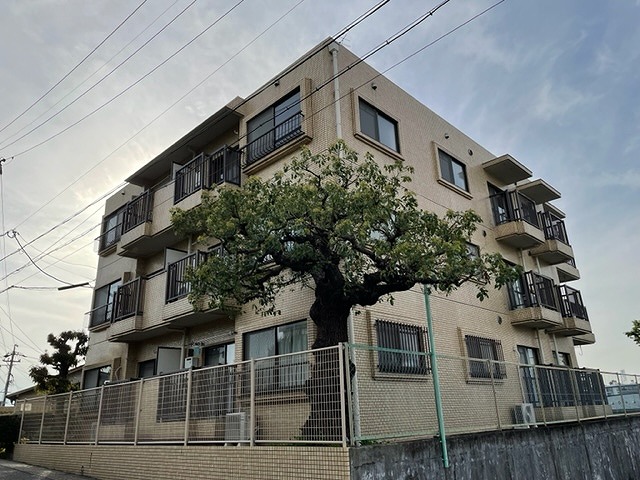 ロイヤルハイツ日和の建物外観