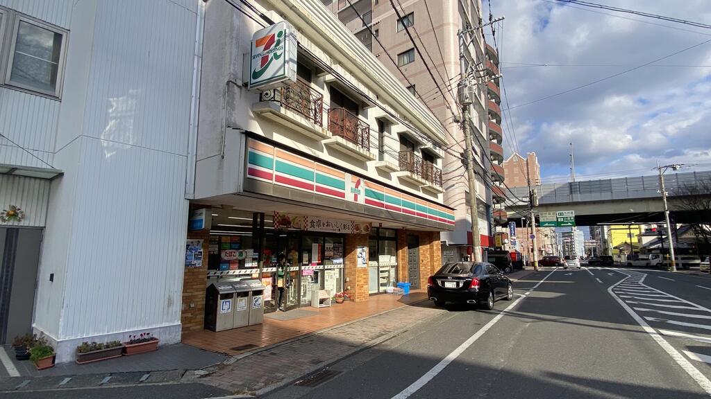 コンビニ　セブンイレブン北九大前店（コンビニ）まで196m