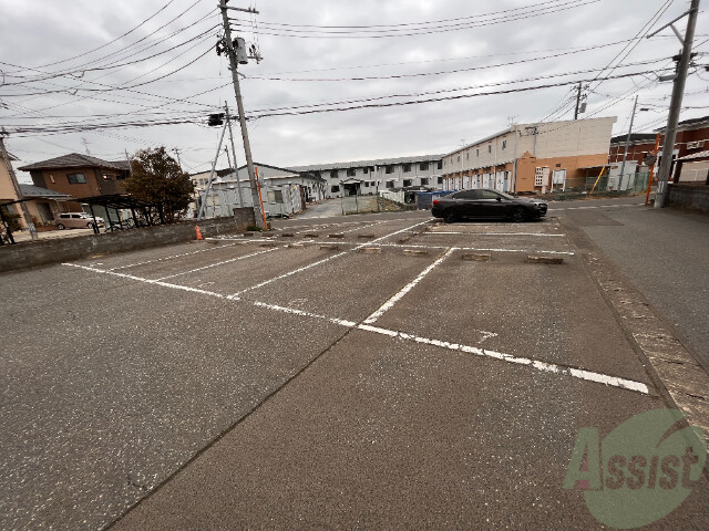 【仙台市宮城野区岩切のアパートの駐車場】