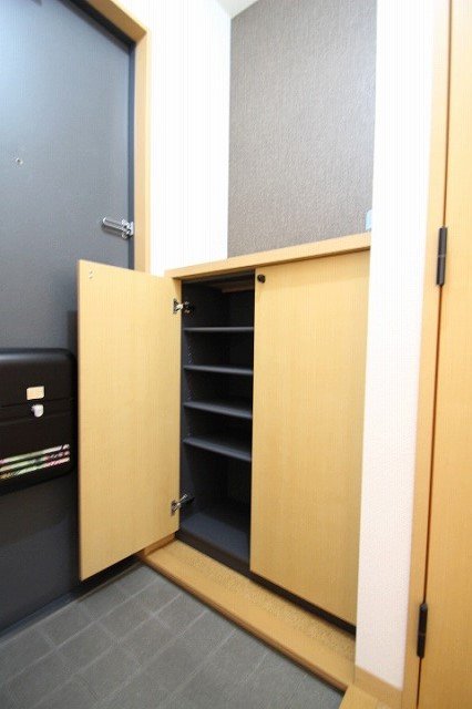 玄関　同物件別室です