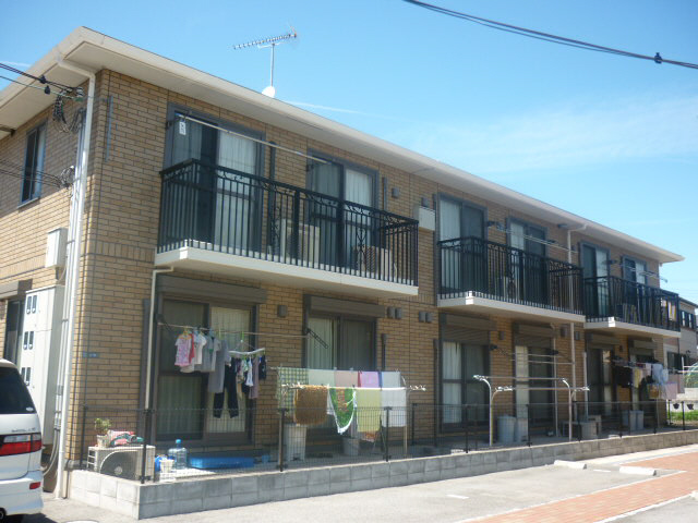 加古郡播磨町上野添のアパートの建物外観