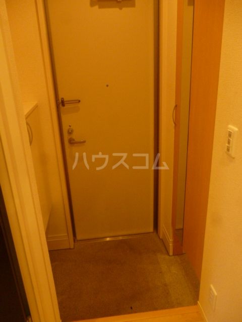 【松戸市新松戸南のアパートの玄関】