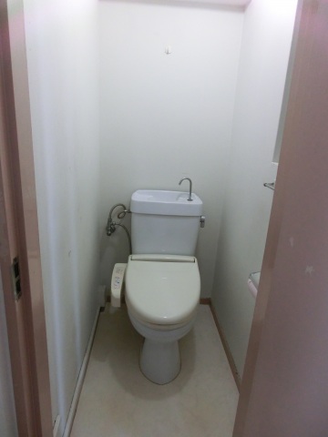 トイレ　写真は別号室のものです。