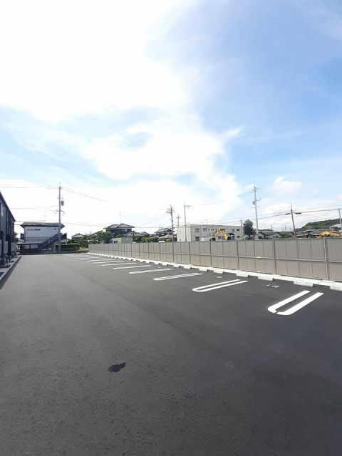 【宇部市西平原のアパートの駐車場】