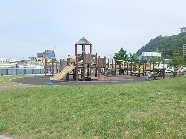 【オタルベイサイドシティ７棟の公園】