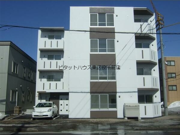 札幌市北区新琴似十二条のマンションの建物外観