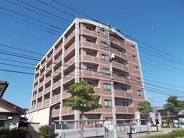 高崎市上中居町のマンションの建物外観