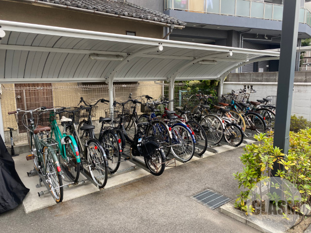 【堺市北区北花田町のマンションのエントランス】