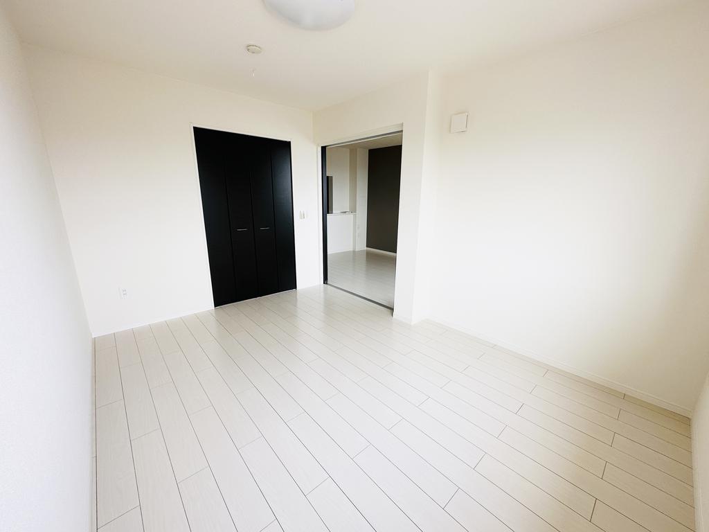 その他部屋・スペース　南側洋室　※画像と反転タイプのお部屋です