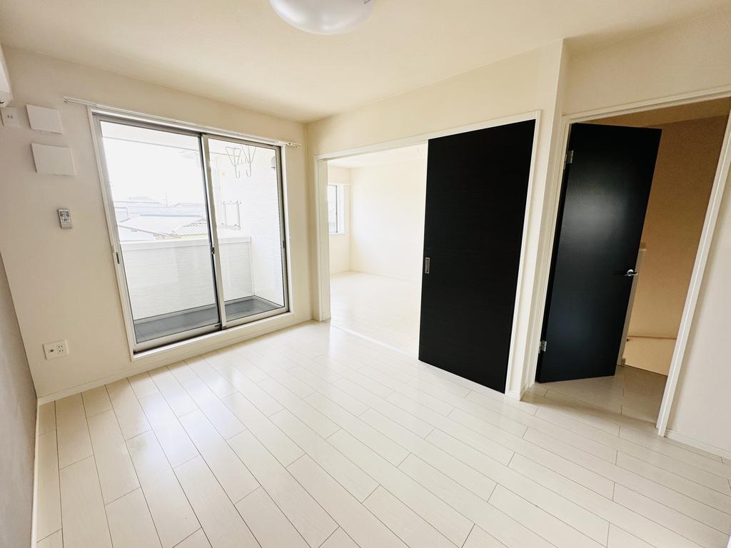 居室・リビング　※画像と反転タイプのお部屋です