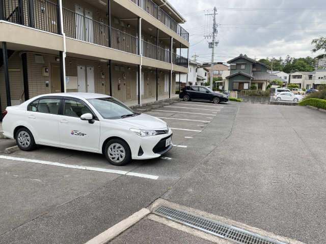 【ケントハイツＡ棟の駐車場】