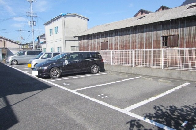 【泉南市信達大苗代のアパートの駐車場】