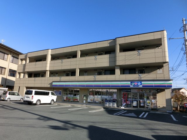 小田原市栢山のマンションの建物外観