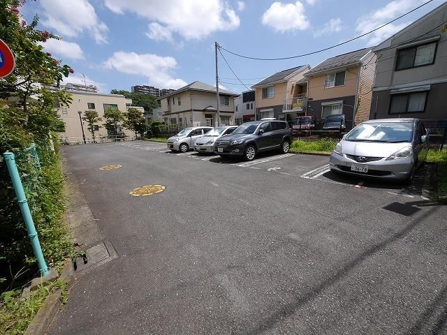 【コーポレート南大沢の駐車場】