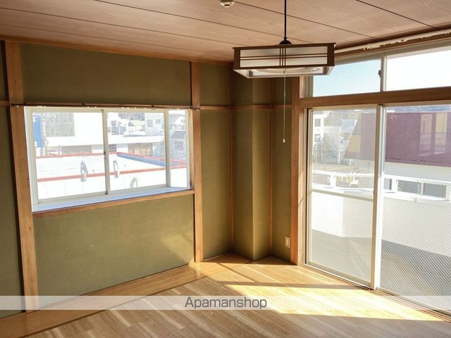 赤富士マンションの居間写真