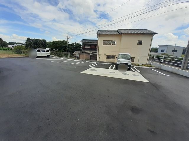 【嘉穂郡桂川町大字九郎丸のアパートの駐車場】