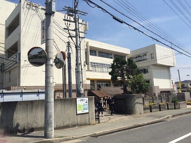 中学校　箕面市立第二中学校（中学校）まで1027m