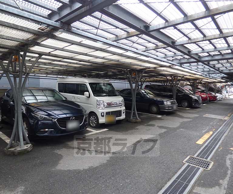 【京都市上京区亀屋町のマンションの駐車場】