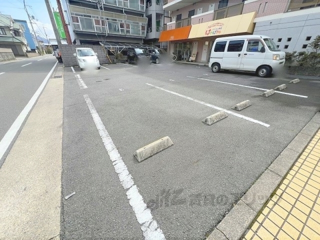 【宇治市小倉町のマンションの駐車場】