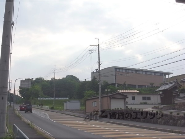 【南丹市園部町小山東町のマンションの大学・短大】