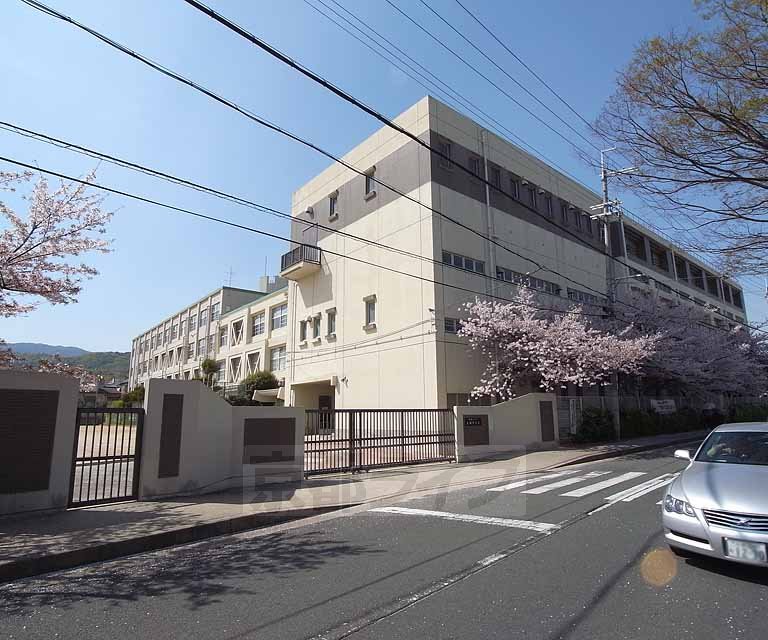 【長岡京市長法寺のマンションの中学校】