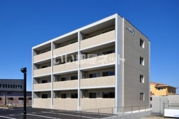 【袋井市湊のマンションの建物外観】